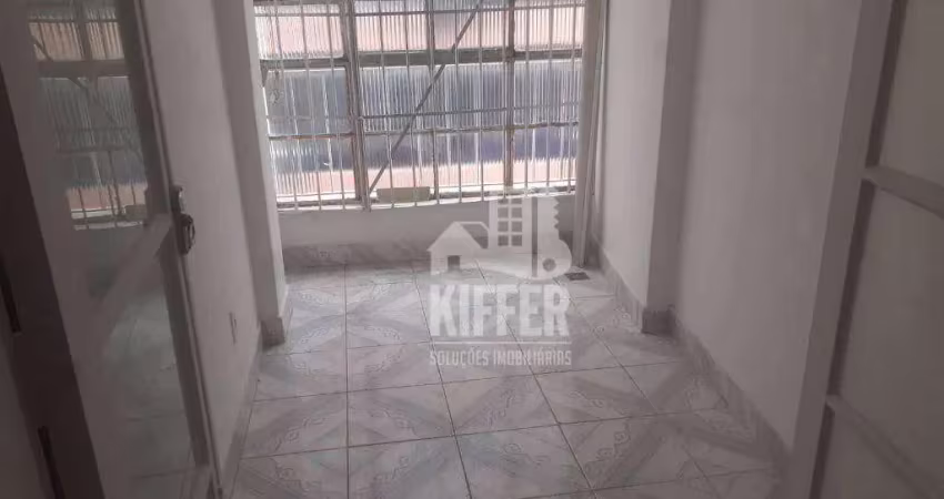 Oportunidade no centro, sacada, 1 qto, 2 salas, cozinha e banhero.