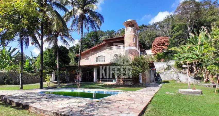 Maravilhosa casa com 7 quartos, 4 suítes, mirante, piscina, 2 churrasqueiras, 5 vagas, 360m² área construída por r$ 1.700.000,00 -serra grande/niterói