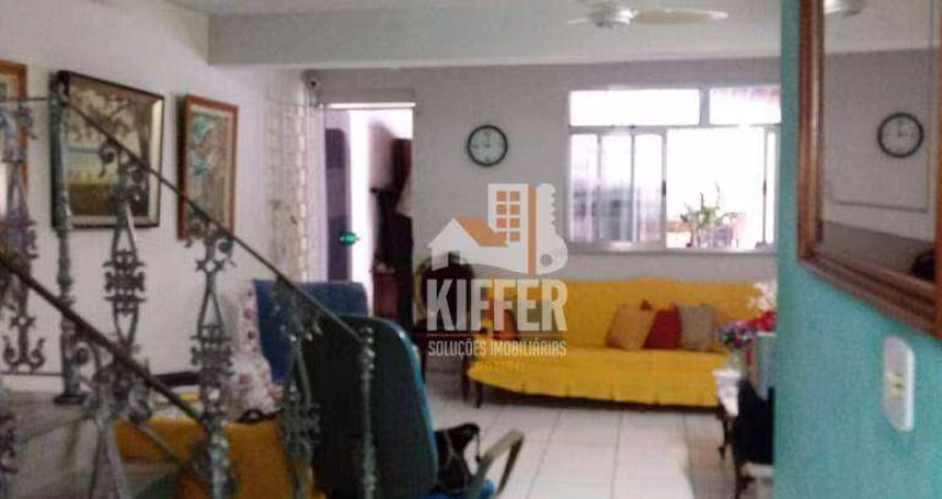 Casa duplex com 6 quartos, sendo 2 suítes, varandas com churrasqueira, vaga para 3 carros. Localização privilegiada com ônibus na porta,.