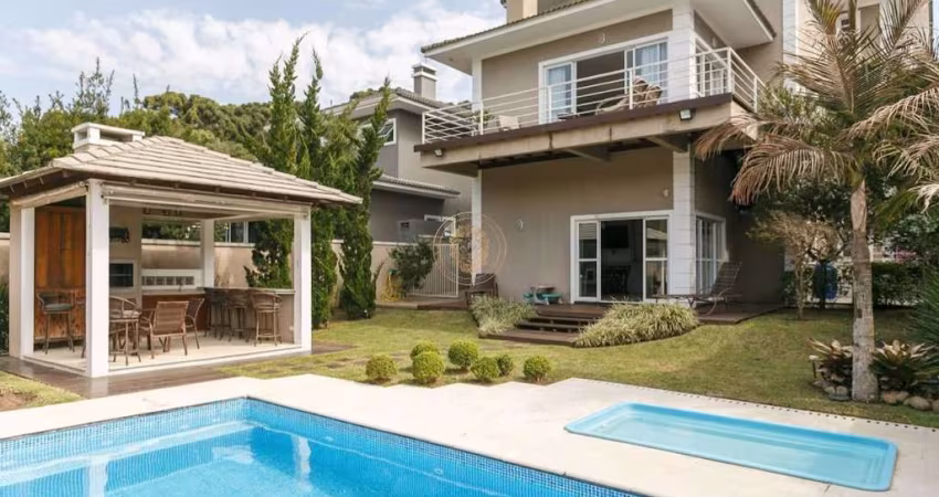 Casa com 4 suítes em condomínio fechado no Pilarzinho