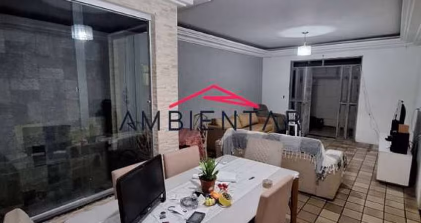 Casa Para Vender com 3 quartos 2 suítes no bairro Luzia em Aracaju