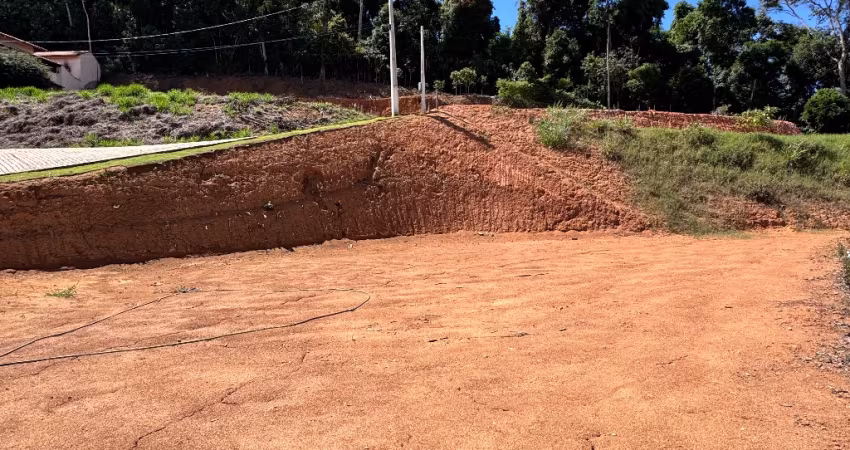 Lote em condomínio - TERRAPLANADO pronto para construir.