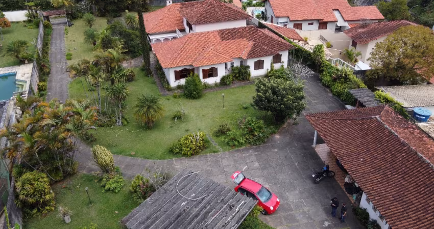 MANSÃO ESCONDIDA