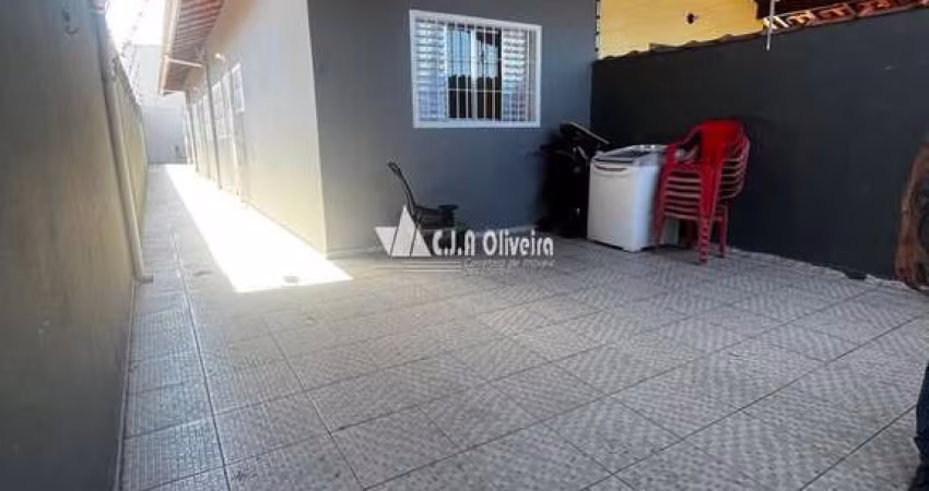 Casa apenas 600 metros do mar na cidade de Mongaguá 