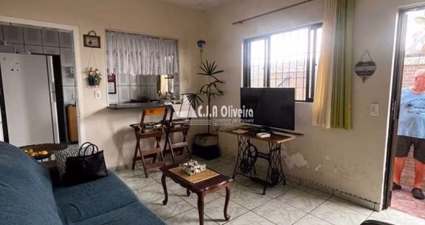 Casa com ótima localização em Mongaguá
