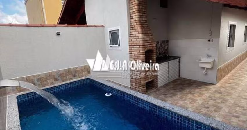 Casa lado praia no centro de Mongaguá, apenas 100 metros do mar 