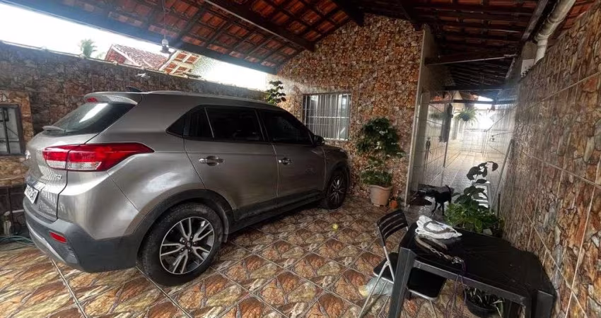 Casa em bairro tranquilo de Mongaguá