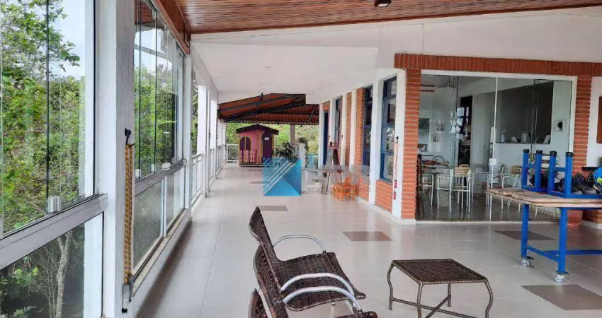 Chácara à venda, em condomínio fechado, lugar com lagos e muita natureza, aproveite, agende uma visita!