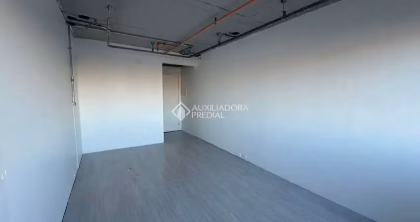 Sala comercial para alugar na Avenida Assis Brasil, 4550, São Sebastião, Porto Alegre