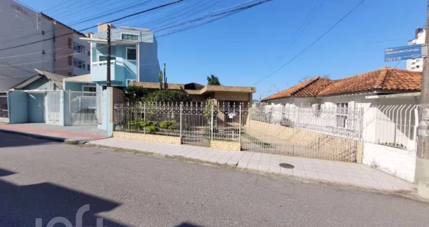 Casa com 3 quartos à venda na Rua Raimundo Correia, 96, Balneário, Florianópolis