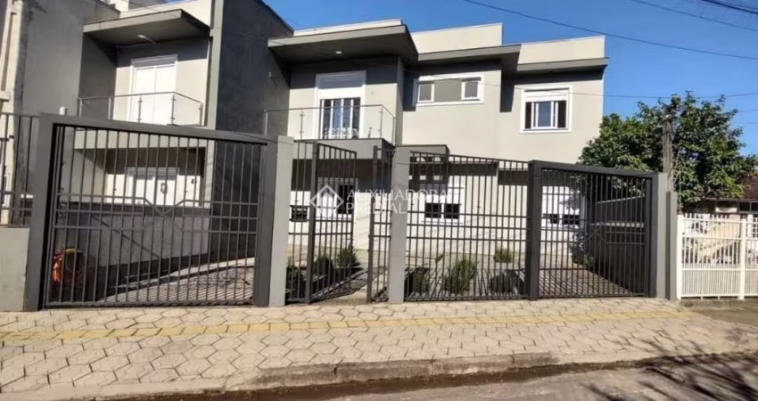 Casa com 3 quartos à venda na Rua Emília Gaúna Bochehin, 41, Parque da Matriz, Cachoeirinha