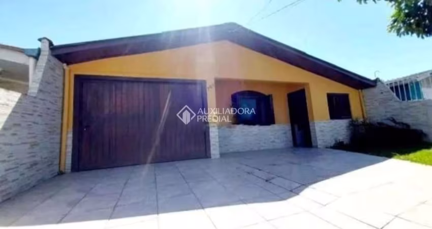 Casa com 3 quartos à venda na Rua Osasco, 765, Parque Florido, Gravataí
