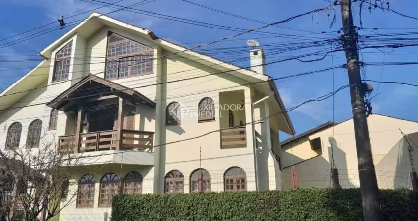Casa com 3 quartos para alugar na Rua Adão Marcelino da Silva, 46, Centro, Gravataí