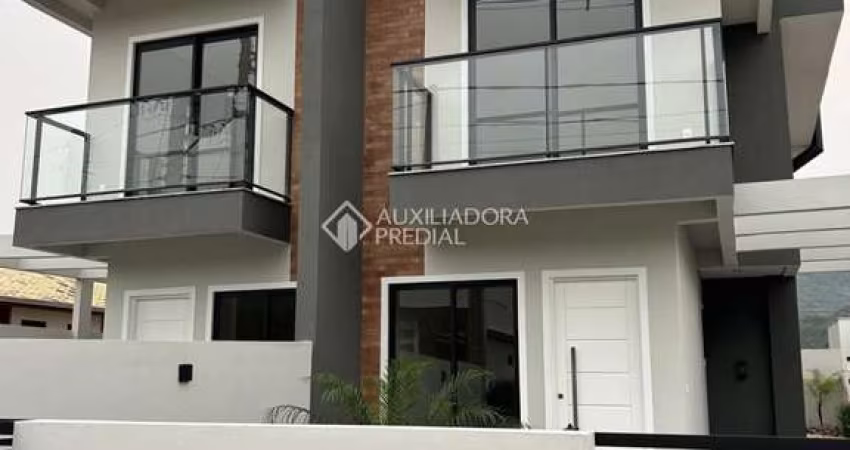 Casa com 2 quartos à venda na Maria Saturnina De Jesus, 138, Forquilhas, São José