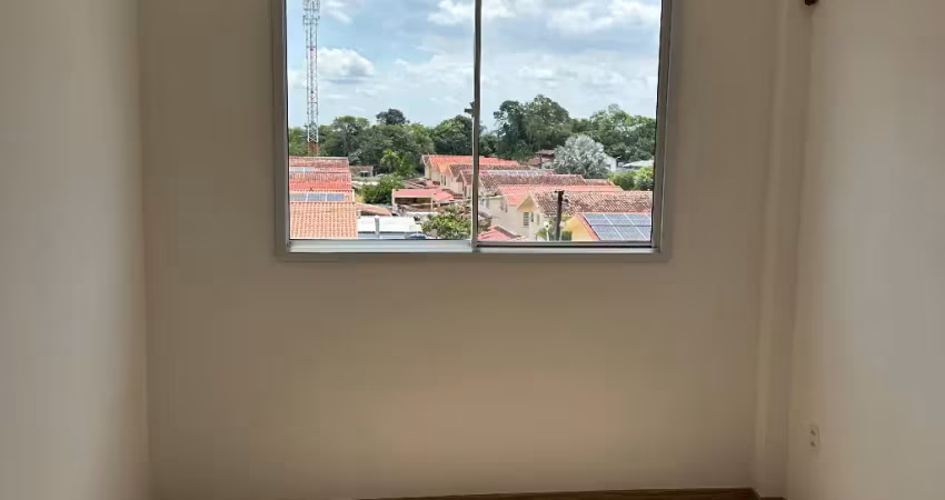 Alugo apto no condomínio estilo golf bairro aleixo ao lado do campo de golf da moto honda, 2 quartos sendo 1 suíte uma vaga de garagem cond fechado segurança 24 hs piscina salão festas academia tratar