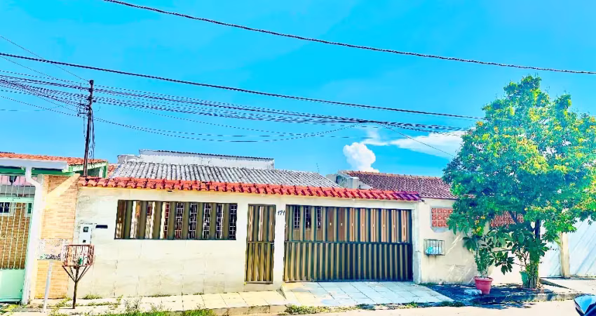 Casa com 3 quartos para alugar na Rua Inácio Bento, 171, Flores, Manaus