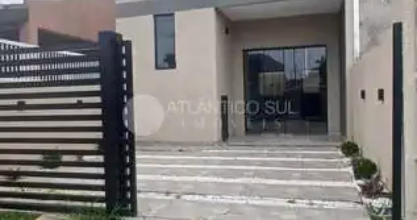 Lindo triplex localizado no balneário maiami, próximo a comércios.