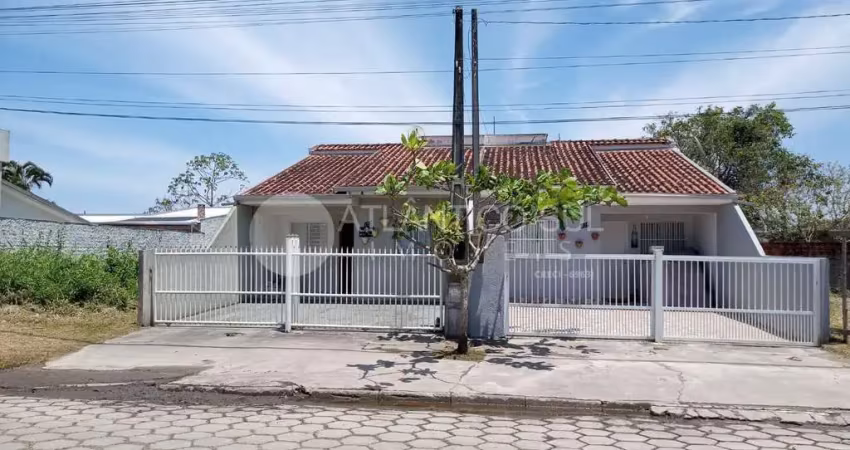 Casa com 02 suítes, piscina, banheira hidromassagem - Monções, Pontal do Paraná