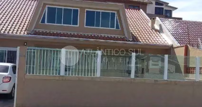 Casa no litoral  4 quartos, sala, cozinha,copa integradas, 2 banheiros, 1 lavabo