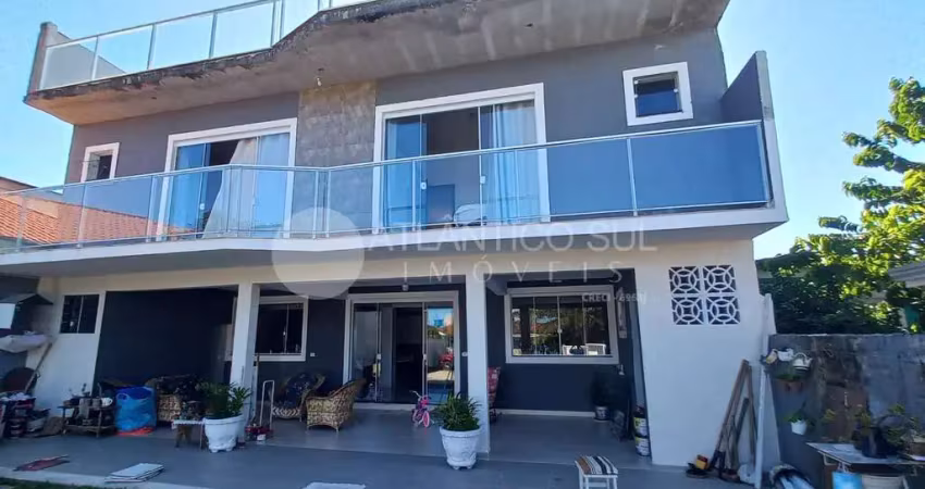 Casa triplex à venda na praia no Balneário Marissol em PONTAL DO PARANA - PR