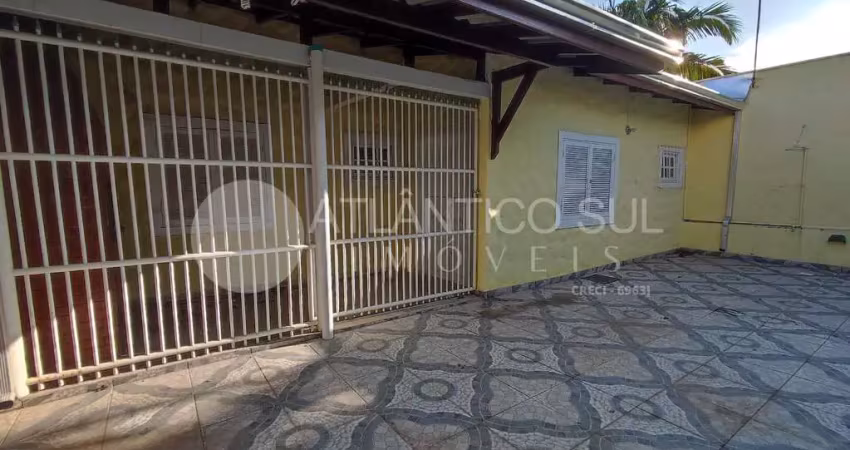Casa à venda, 200 metros do mar em gaivotas, matinhos - pr