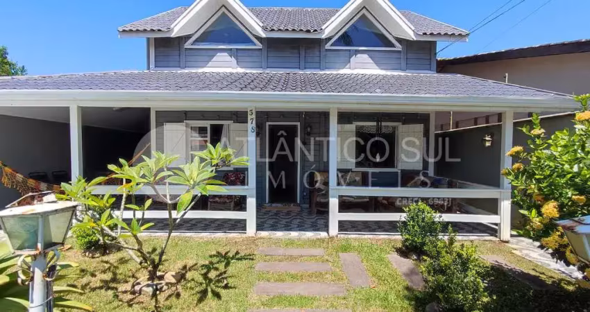 Casa com piscina à venda, 300 metros do mar santa terezinha-pr