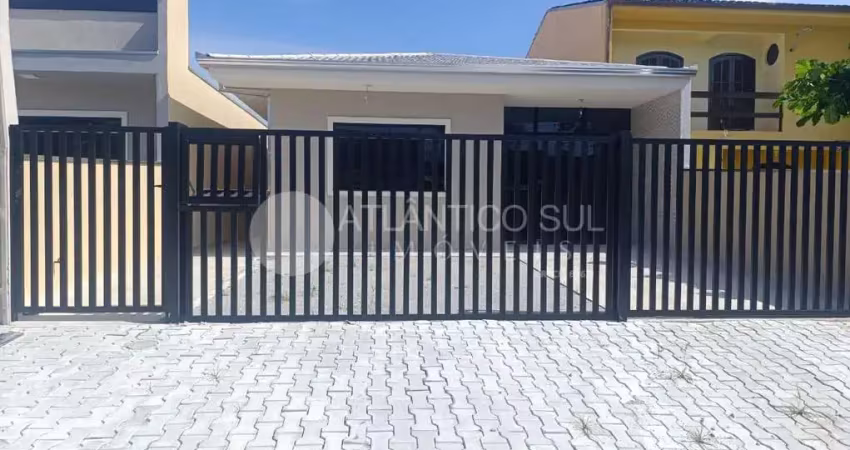 Casa a venda  com piscina, 150 metros do mar em  canoas, pontal do parana - pr