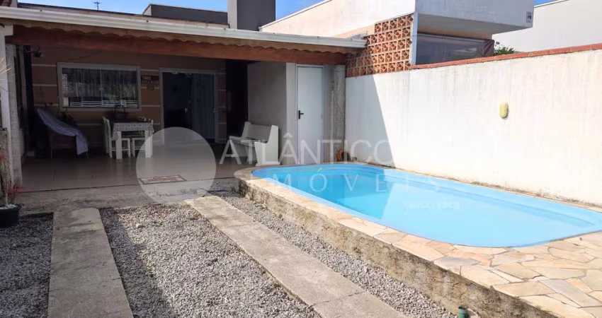 Casa à venda com piscina a  400  metros do mar em  GAIVOTAS, MATINHOS - PR