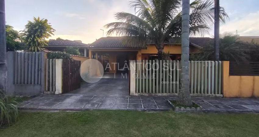 Venda de Casa no balneário Grajaú com  2 quartos, Cozinha e Sala conjugada
