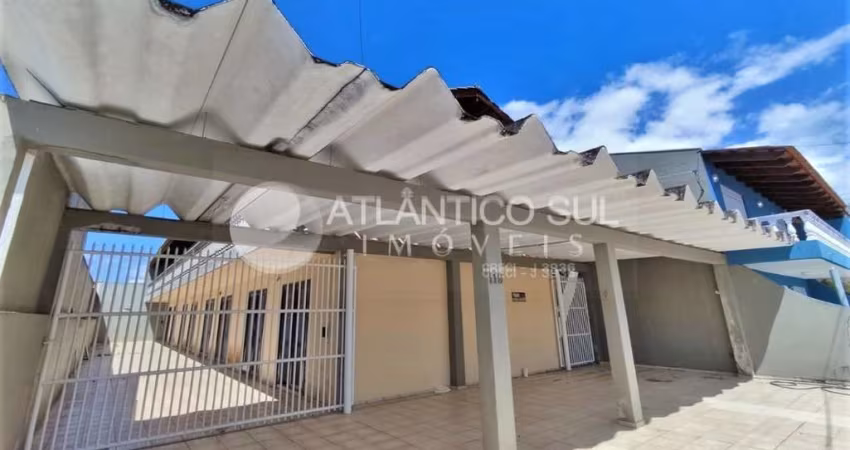 Sobrado próximo da praia com 3 quartos no COSTA AZUL, MATINHOS - PR