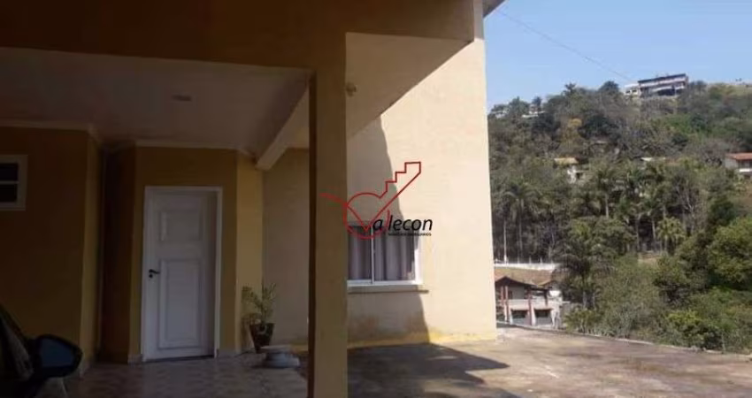 Maravilhoso Sobrado com 7 dorms e 2 suítes no Condomínio Village Alpino - Bairro
