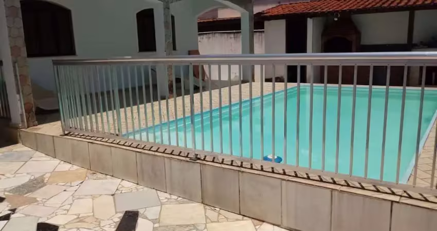 Casa com 3 quartos à venda na Rua Petrópolis, 34, Trindade, São Gonçalo