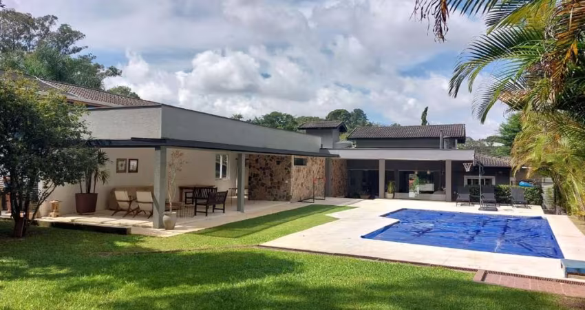 Casa em condomínio para venda com 3 quartos, sendo 3 suítes, 350m²