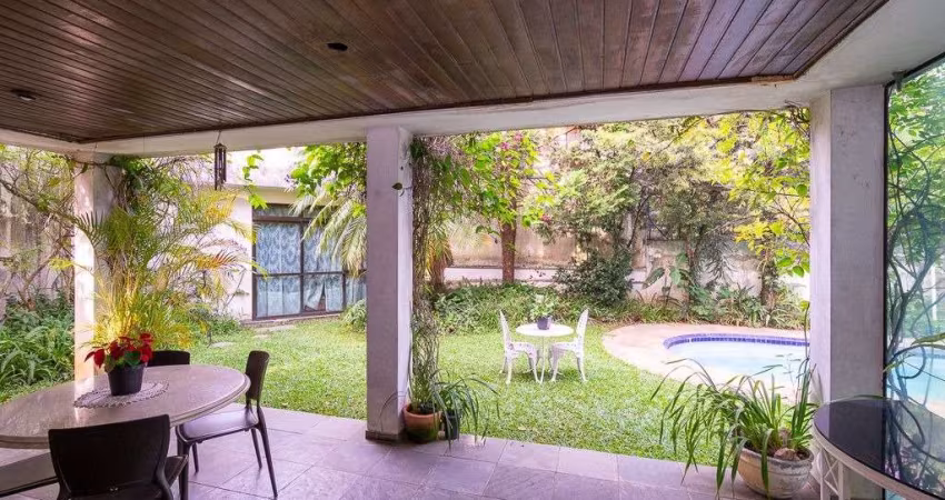 Casa tipo para venda com 4 quartos, sendo 2 suítes, 328m²
