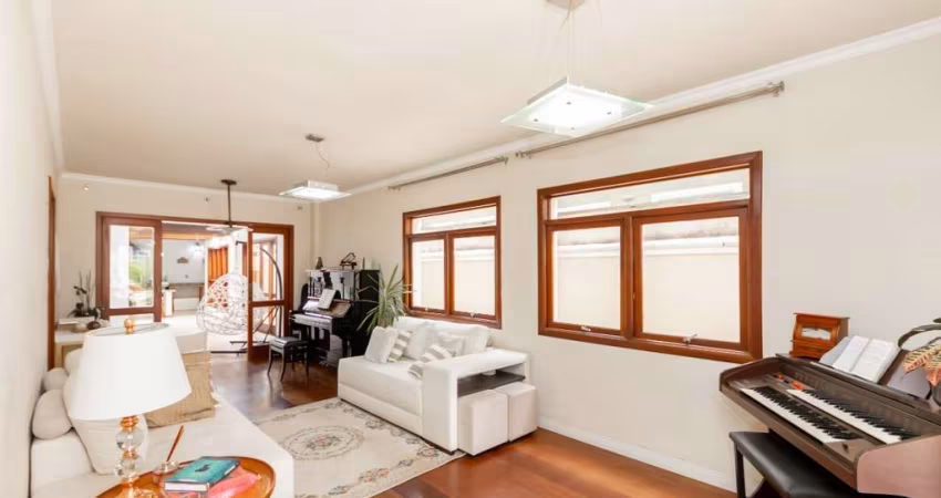 Casa em condomínio para venda com 5 quartos, sendo 3 suítes, 360m²