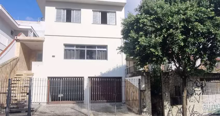 Elegante sobrado para locação com 3 quartos, sendo 1 suíte, 230m²