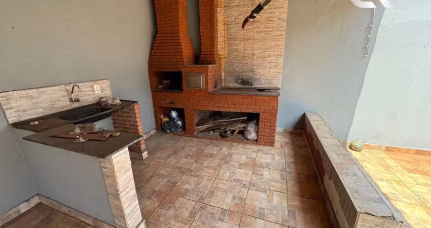 Casa em condomínio fechado com 3 quartos à venda na Rua Congresso, Parque das Laranjeiras, Uberlândia