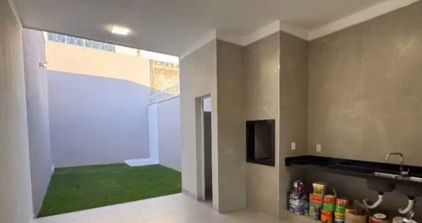 Casa com 3 quartos à venda na Rua Caule, Granada, Uberlândia
