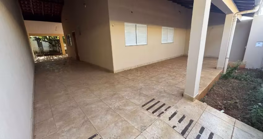 Casa com 3 quartos à venda na Avenida José Divino Cardoso, Santa Luzia, Uberlândia