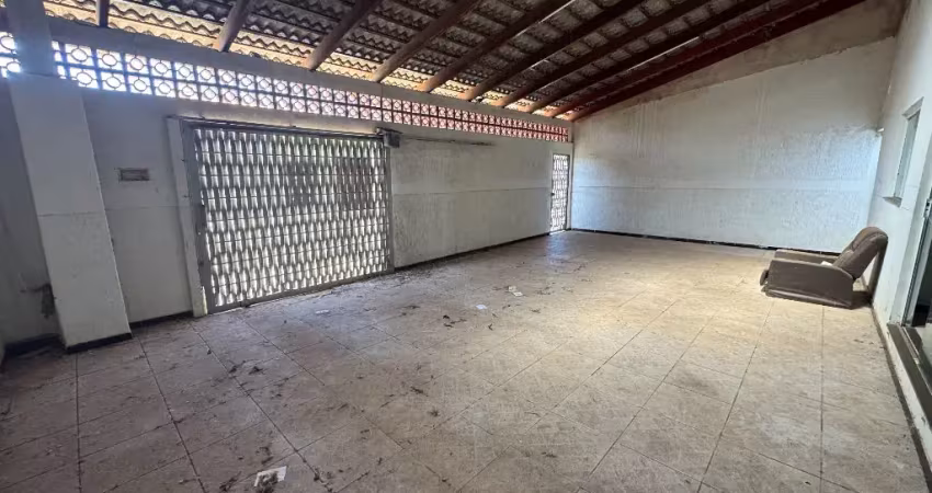 Casa com 3 quartos à venda na Rua Pio Batista Moraes, Granada, Uberlândia