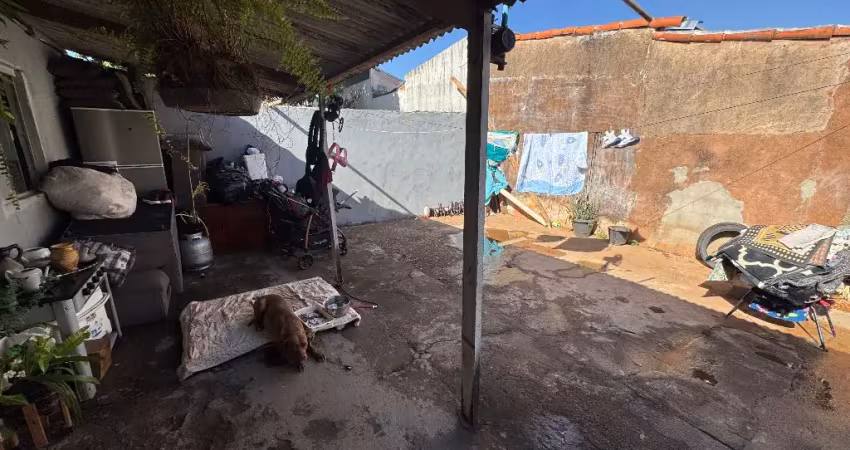 Casa com 3 quartos à venda na Rua Liopino Lourenço de Araújo, Parque das Laranjeiras, Uberlândia