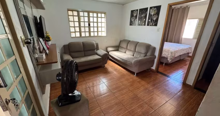Casa com 3 quartos à venda na Avenida Israel, Parque das Laranjeiras, Uberlândia