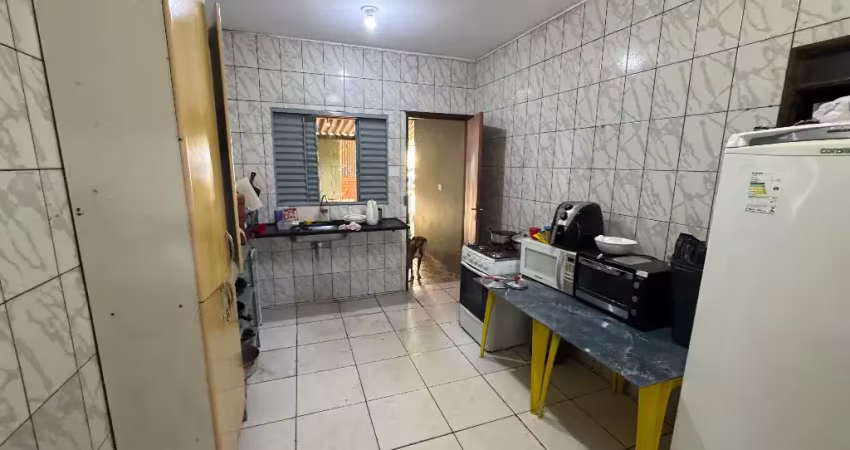 Casa com 3 quartos à venda na Rua Alemanha, Parque das Laranjeiras, Uberlândia