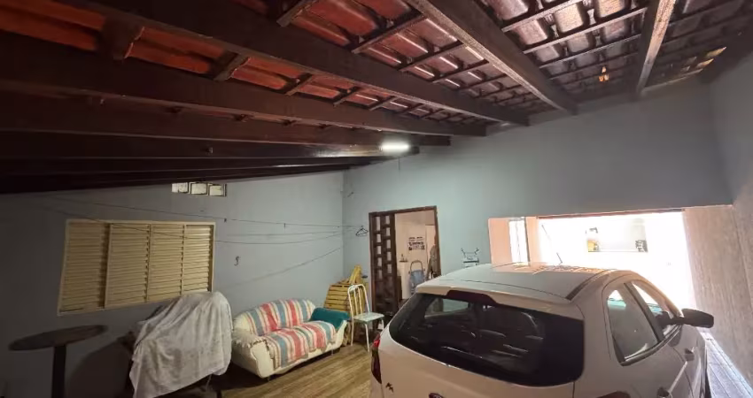 Casa com 3 quartos à venda na Rua Liopino Lourenço de Araújo, Parque das Laranjeiras, Uberlândia