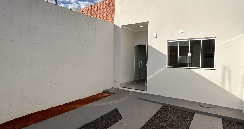 Casa com 2 quartos à venda na Avenida Toledo, Parque das Laranjeiras, Uberlândia