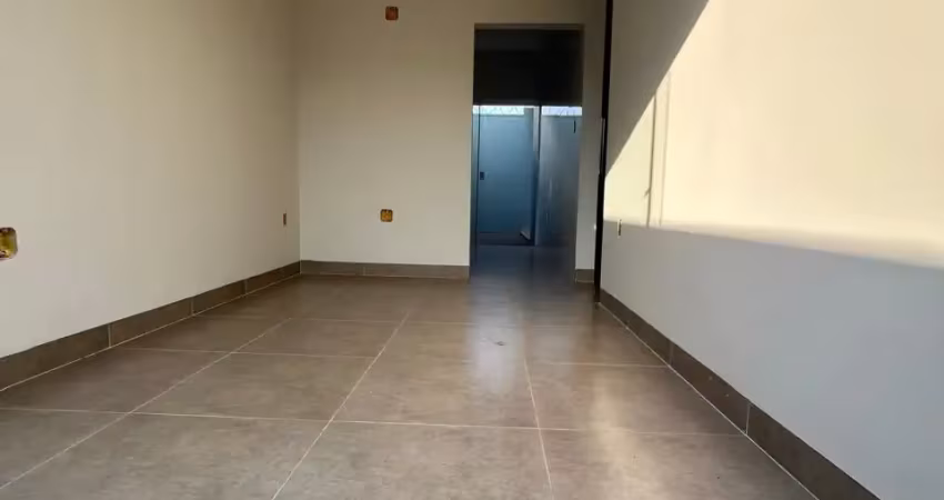 Casa com 2 quartos à venda na Avenida Toledo, Parque das Laranjeiras, Uberlândia