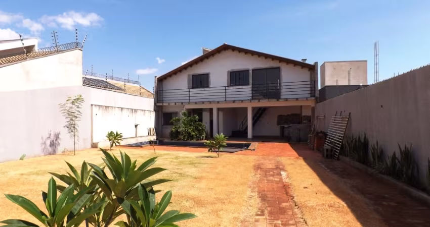 VENDE-SE SOBRADO (AREA DE LAZER)