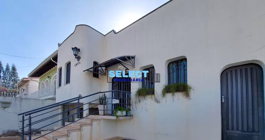 Casa 3 quartos, 1 suite com banheira, 3 vagas, 2 salas, 200m2 de construção e 300m2 de terreno, ar condicionado, churrasqueira, sol da manhã