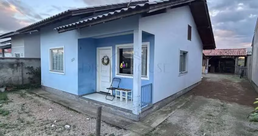 Casa à venda em tijucas, universitário, com 2 quartos, 67m²