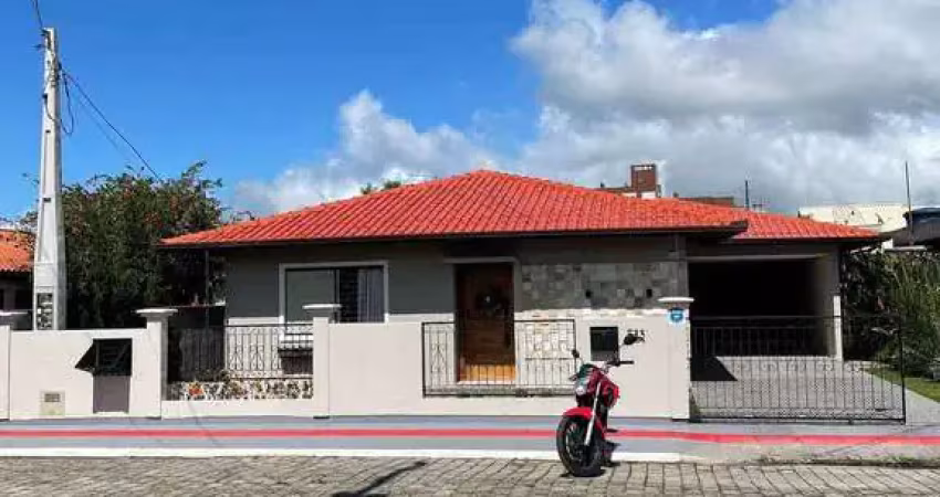 Casa para alugar em tijucas, universitário, com 2 quartos